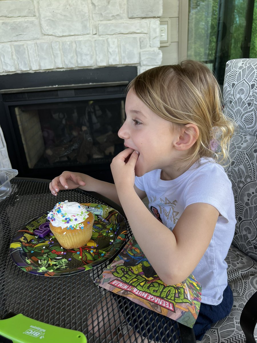 It feels like I blinked and we went from smashing your 1st birthday cake to celebrating 5. Happy birthday to my sweet girl 💕