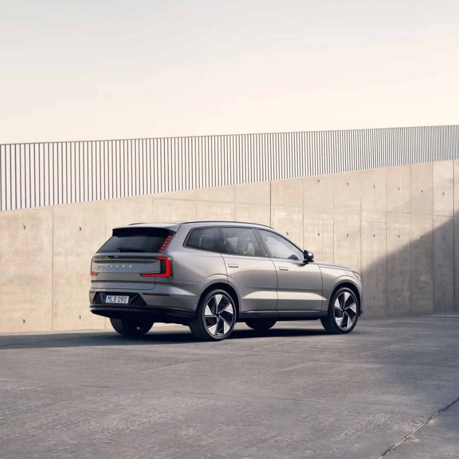 PortlandVolvo's tweet photo. We're proud to announce that the 2024 Volvo EX90 has been awarded the 2023 Green Good Design Award by The Chicago Athenaeum and The European Center for Architecture Art Design and Urban Studies. 🎉 #GreenGoodDesign #VolvoEX90 #Sustainability #Environment https://t.co/Nq2Y4CnohV