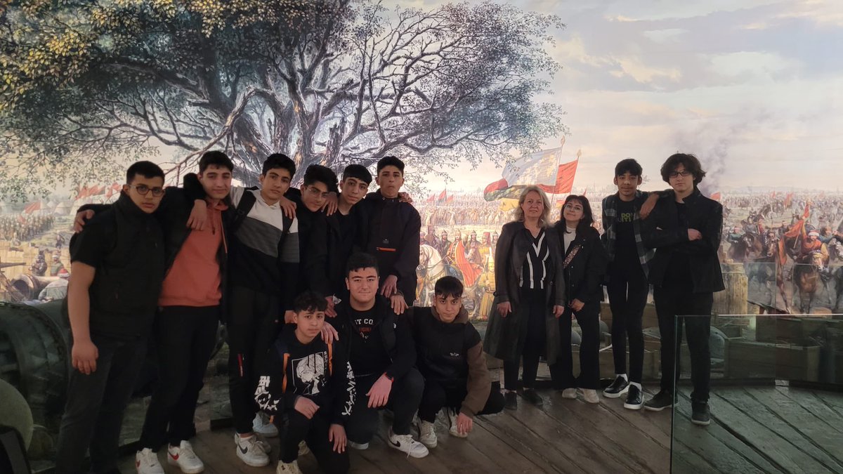 Öğrencilerimiz Felsefe Öğretmenimiz Dilek Uygun refakatinde Panaroma 1453 Müzesi ve Topkapı Türk Mahallesine ziyarette 
bulundular <a href="/BaharSafak1/">Bahar Safak</a> <a href="/Aliyesilyrt/">Ali YEŞİLYURT</a> <a href="/zeytinburnumem/">Zeytinburnu İlçe Millî Eğitim Müdürlüğü</a> @ErCCanTURAN