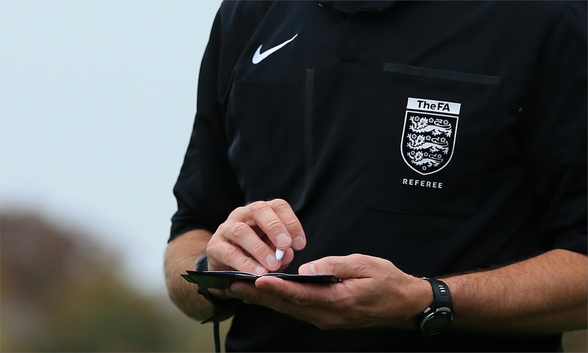 REFEREE COURSE | If you're interested in getting becoming a #referee within #Oxfordshire #grassrootsfootball - we're hosting an FA Referees Course in August.

Book a place today.

➡️ bit.ly/3m9HqJs