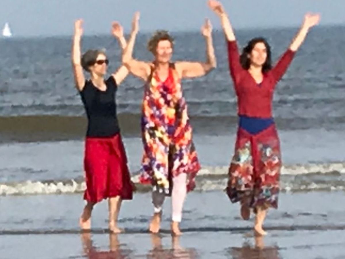 awittermans's tweet photo. Diadans  AAN ZEE  een hemelsbreed podium om je kracht te bundelen - https://t.co/9ZIH5KBhRr Diadans Als ik mijn stappen binnen mijn vermogen plaats precies passend in mijn maat, dan hou ik de regie, richting, beweging en energie. https://t.co/zkYlro14l2 https://t.co/OsnC4zOs54