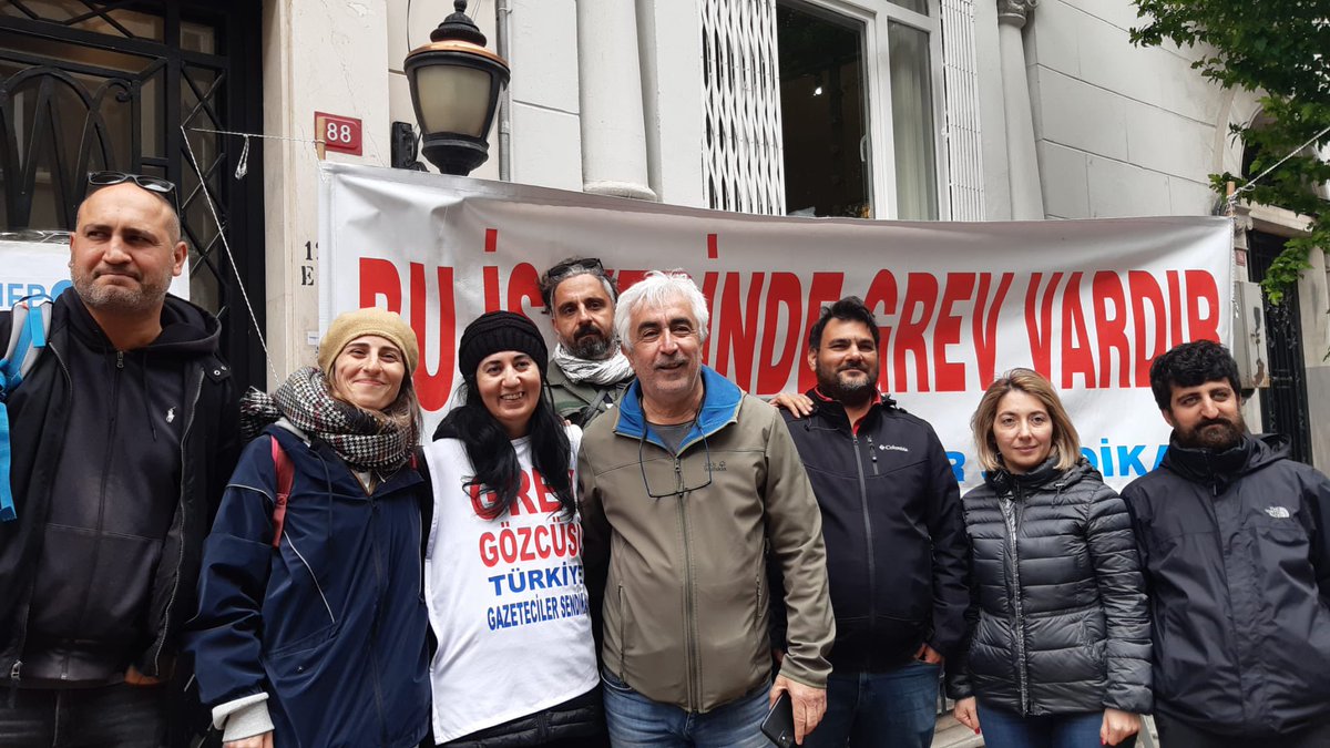 TGS_org_tr's tweet photo. 🤝AFP Grevimiz 9. gününde zaferle bitiyor. Üyelerimizin onayı ile sözleşme imzalandı: 
📌 %65 ücret artışı
📌 Tek seferlik 60 bin TL ödeme
📌 Yılda 2 ikramiye
📌 Aylık 3000 TL yemek parası
📌 TL'nin Euro karşısında olası değer kaybına karşı kur koruması https://t.co/vkykLYCa6U