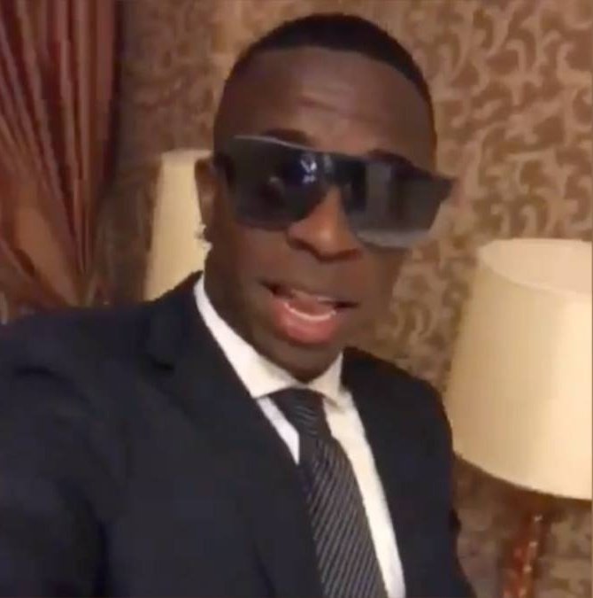 Es la hora de los héroes.