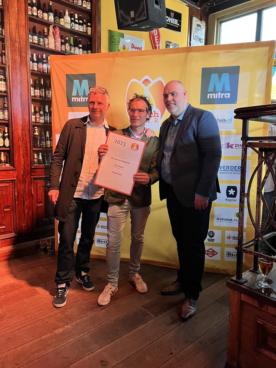 BAM! Nieuwkomer Roode Bier scoort zomaar even 2 zilveren medailles 🥈🥈in de Dutch Beer Challenge 2023.  Zowel voor onze Rauchbier als over ons Schwarzbier was de jury lovend! 🥳    <a href="/BeerChallengeNL/">Dutch Beer Challenge</a> #beer #bierchallenge #dutch #bier #roode #bierverbond #caferootz #rootz