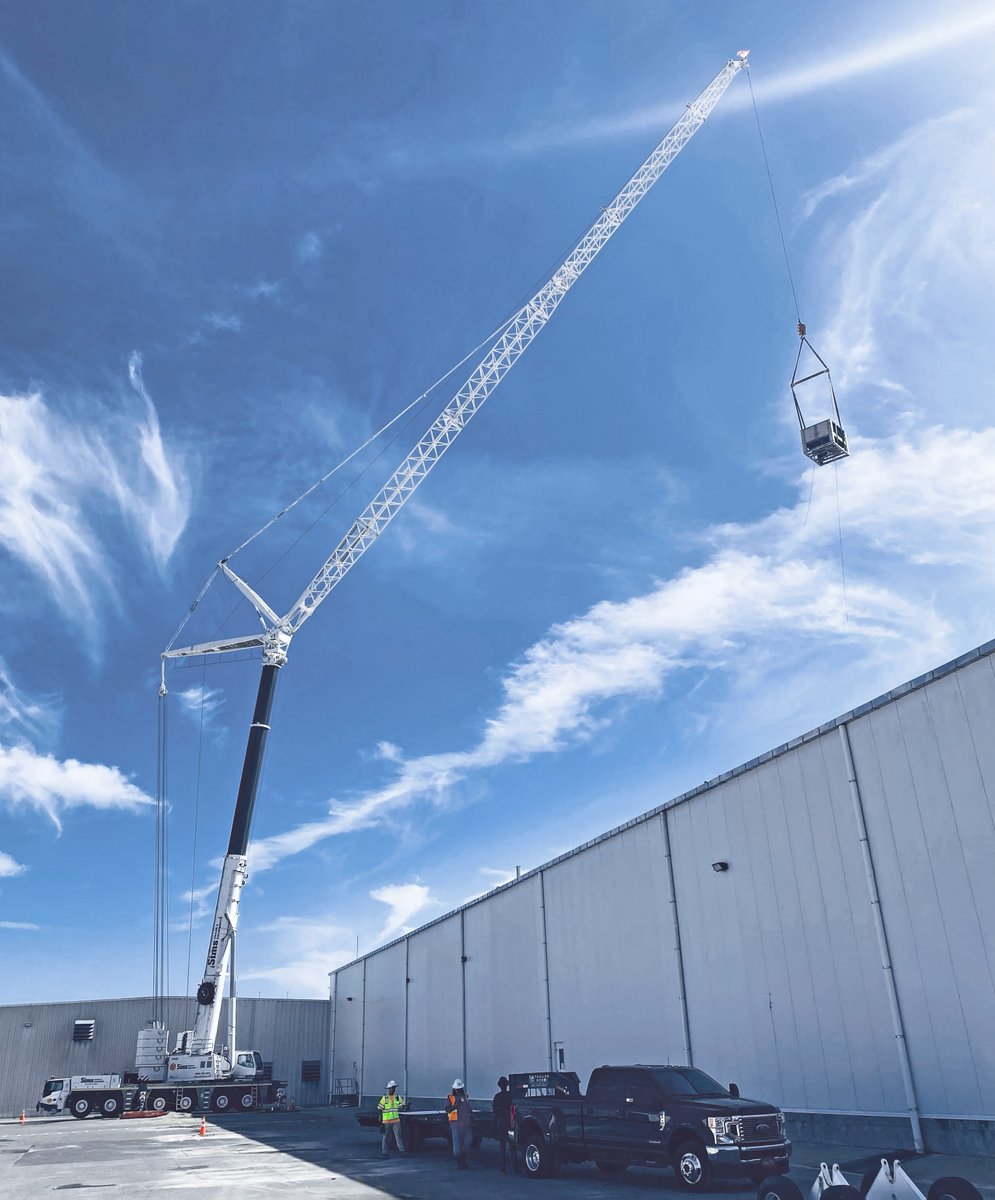 Sims is on the job in Bradenton, Florida! Old chiller units are removed and new ones installed at a large manufacturing facility. A Tadano ATF 400G-6 did the heavy lifting. #SimsCrane #TadanoGroup