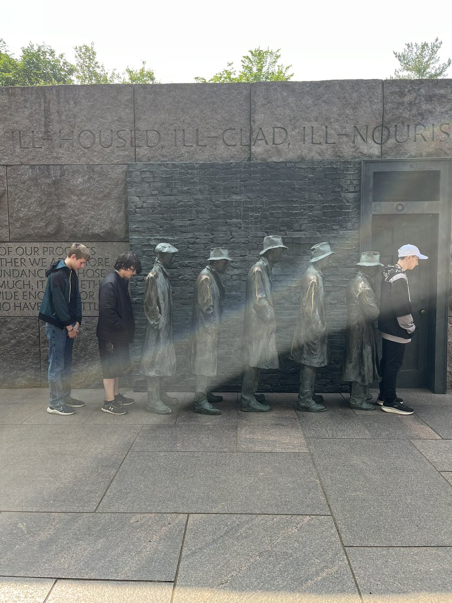 LLCoachJ's tweet photo. We made an unscheduled stop at the Jefferson, FDR, and MLK Jr. Memorials. @gms_tn @racheladamstn @CoachMcCall65 #RiseAsOne https://t.co/FfJNZhMHrM