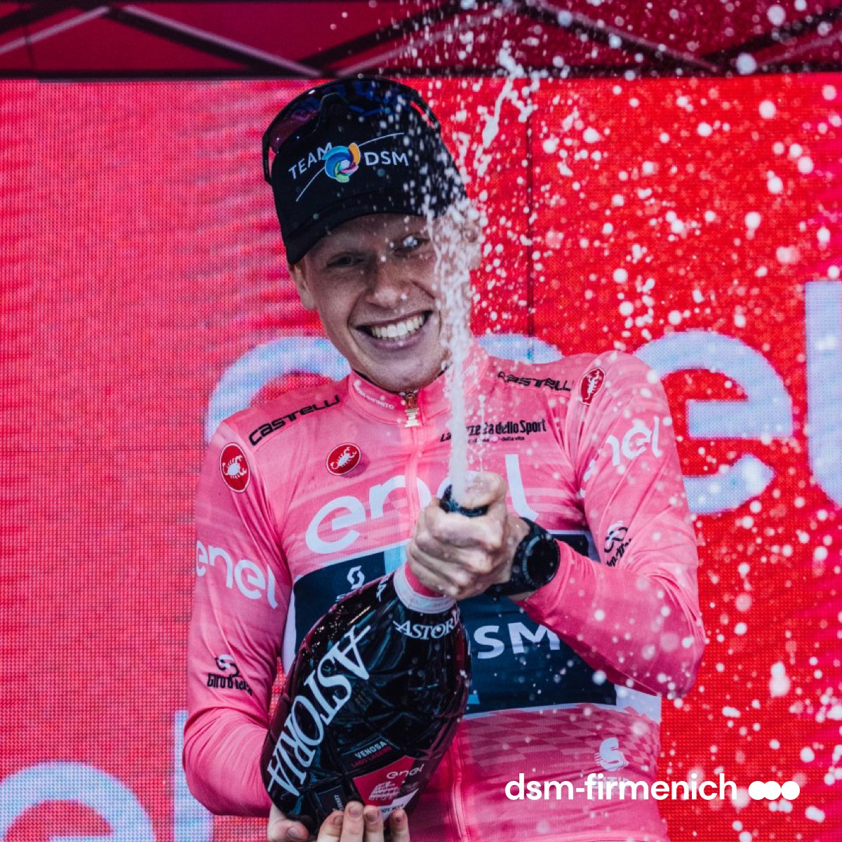A photo finish to mark our historic start! 🚴

We were over the moon to see <a href="/andreaslek/">Andreas Leknessund</a> race to a fantastic victory at the Giro d'Italia on our first official day as <a href="/dsmfirmenich/">dsm-firmenich</a>. 

Congratulations to the whole team!

#webringprogresstolife #keepchallenging @TeamDSM