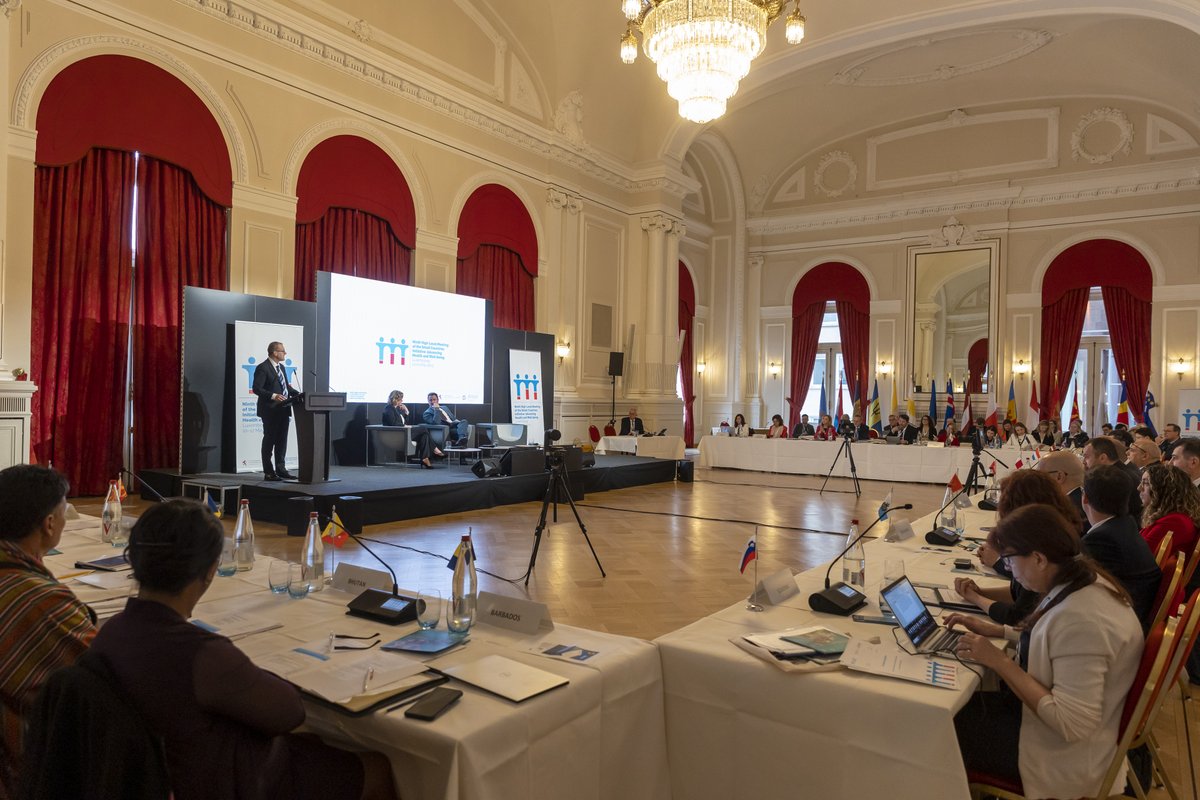 hans_kluge's tweet photo. Small & larger countries alike must act on the lessons of COVID-19:
๐น Support & invest in health workforce
๐น Reduce inequalities & build trust in health systems
๐น Mitigate health risks from climate change
๐น Reignite our commitment to preventing & controlling NCDs
#WHOSCI23 https://t.co/PB2g8tBsnl