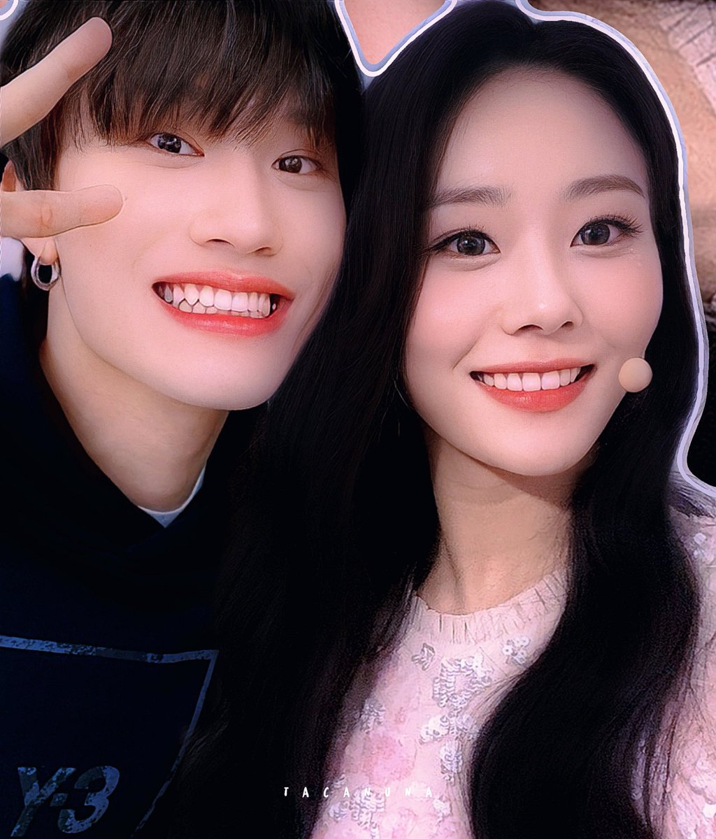 fantasy__a's tweet photo. #NEPTUVEN &amp; #AQUAREEN : boys always on the right side of their women. https://t.co/wDV61saeyU