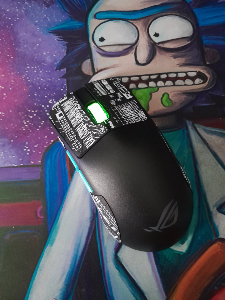 Guavafps's tweet photo. Oooo new mouse I'm also live on https://t.co/gcAs9oR7l2 https://t.co/BhvyMnuEek