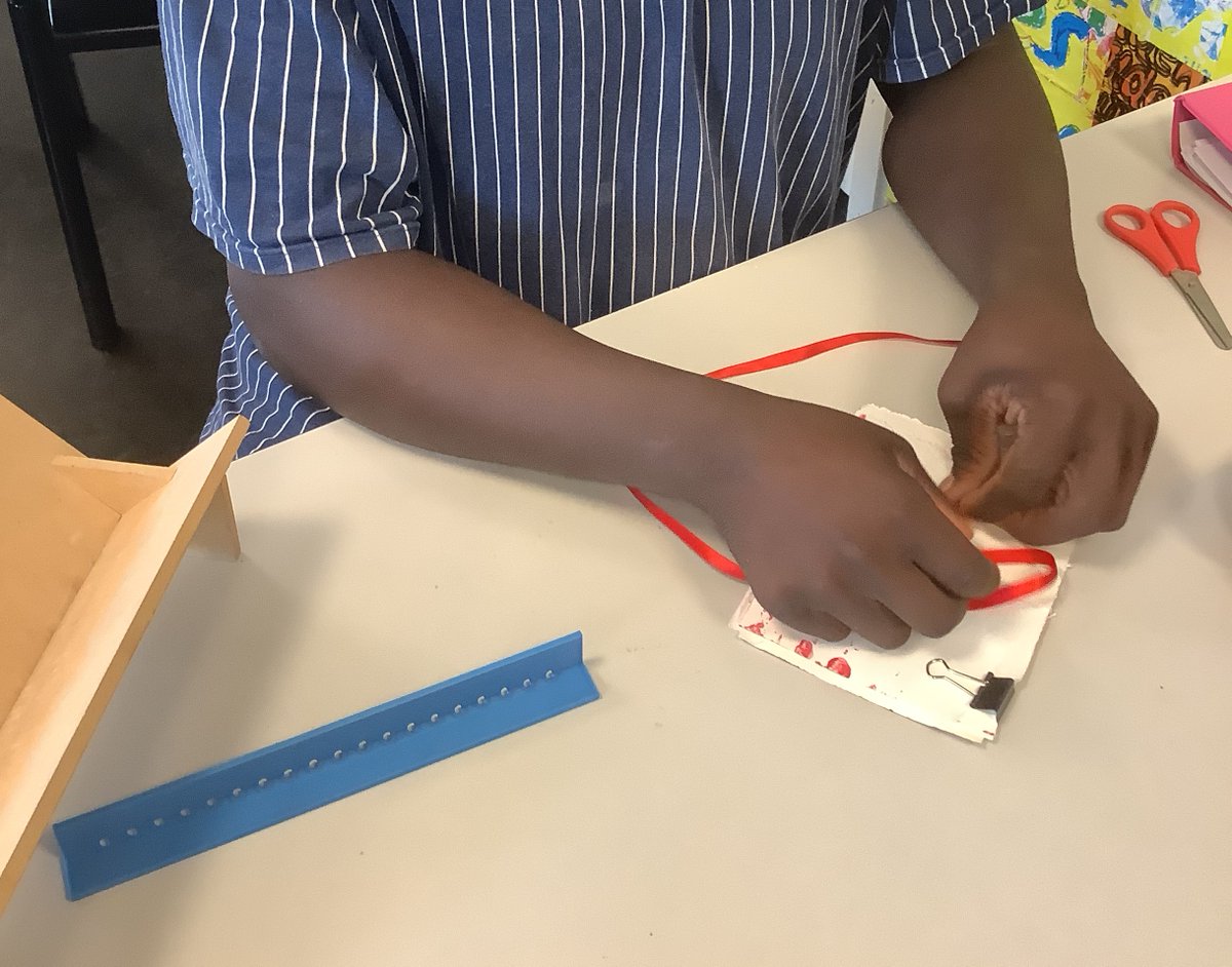 MadeAtHighshore's tweet photo. 13l are busy #bookbinding using #recycled and #handmade papers to make #notebooks and #journals
#enterprise #experimentinbookbinding https://t.co/aHO2bPMAuW