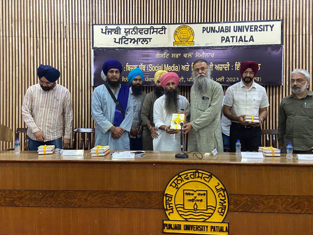 gosatsabhapup's tweet photo. *ਗੋਸਟਿ ਸਭਾ ਵਲੋਂ ਅੱਜ  ਵਿਸ਼ੇਸ਼ ਸੈਮੀਨਾਰ ‘ਬਿਜਲ ਸੱਥ ਅਤੇ ਵਿਚਾਰਾਂ ਦੀ ਆਜ਼ਾਦੀ : ਇਕ ਪੜਚੋਲ’ ਵਿਸ਼ੇ ‘ਤੇ ਕਰਵਾਇਆ ਗਿਆ। ਪ੍ਰੋ. ਅਰਵਿੰਦ ਨੇ ਗੋਸਟਿ ਸਭਾ ਵਲੋ ਸੈਮੀਨਾਰ ਦੀ ਸ਼ਲਾਘਾ ਕਰਦਿਆਂ ਕਿਹਾ ਕਿ ਵਖ ਵਖ ਵਿਚਾਰਾਂ ਦੇ ਵਿਅਕਤੀ ਜੇਕਰ ਮਿਲ ਕੇ ਬੈਠਣ ਤਾਂ ਉਹ ਜ਼ਰੂਰ ਉਸਾਰੂ ਸਿਟਿਆਂ ਨੂੰ ਹਾਸਿਲ ਕਰ ਸਕਦੇ ਹਨ।
https://t.co/CPZhtqAqLv https://t.co/hi2mRi2Gco