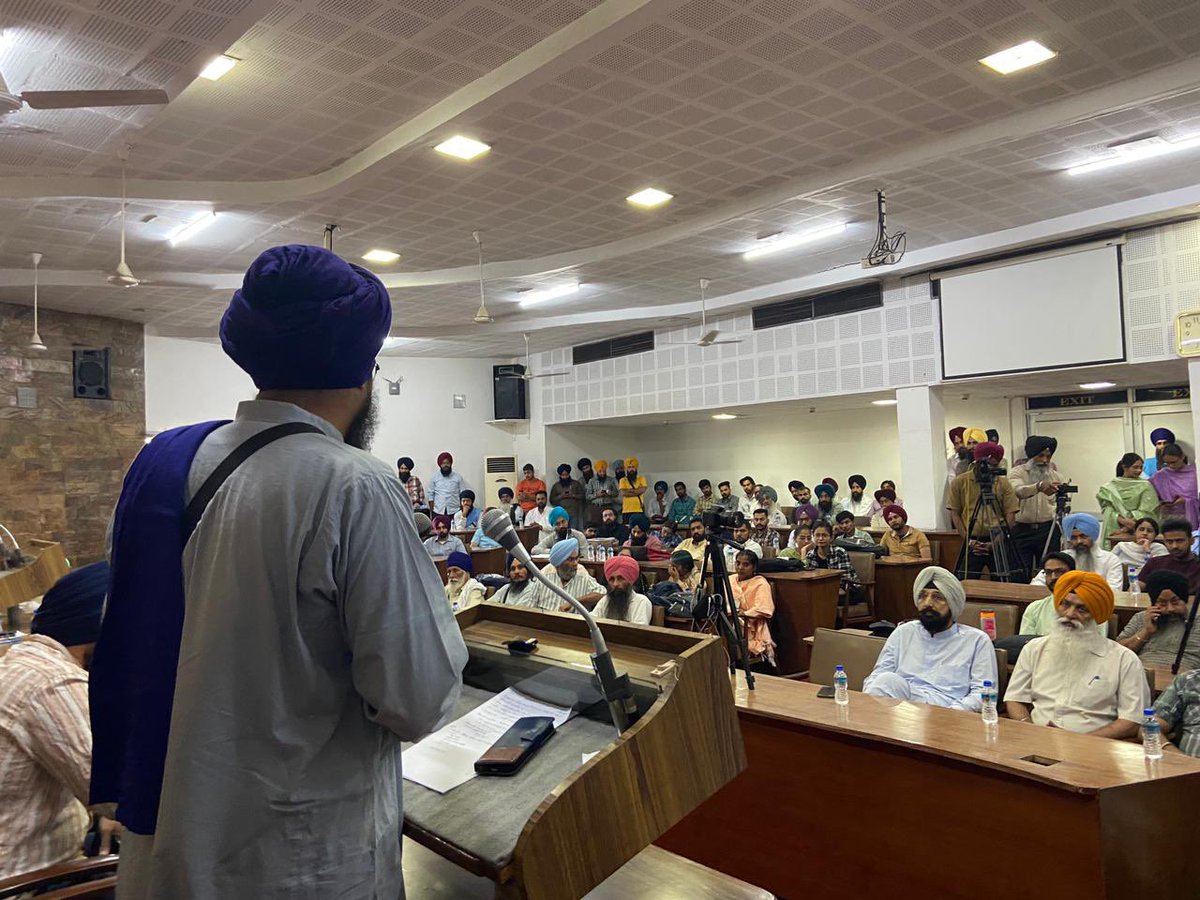 gosatsabhapup's tweet photo. *ਗੋਸਟਿ ਸਭਾ ਵਲੋਂ ਅੱਜ  ਵਿਸ਼ੇਸ਼ ਸੈਮੀਨਾਰ ‘ਬਿਜਲ ਸੱਥ ਅਤੇ ਵਿਚਾਰਾਂ ਦੀ ਆਜ਼ਾਦੀ : ਇਕ ਪੜਚੋਲ’ ਵਿਸ਼ੇ ‘ਤੇ ਕਰਵਾਇਆ ਗਿਆ। ਪ੍ਰੋ. ਅਰਵਿੰਦ ਨੇ ਗੋਸਟਿ ਸਭਾ ਵਲੋ ਸੈਮੀਨਾਰ ਦੀ ਸ਼ਲਾਘਾ ਕਰਦਿਆਂ ਕਿਹਾ ਕਿ ਵਖ ਵਖ ਵਿਚਾਰਾਂ ਦੇ ਵਿਅਕਤੀ ਜੇਕਰ ਮਿਲ ਕੇ ਬੈਠਣ ਤਾਂ ਉਹ ਜ਼ਰੂਰ ਉਸਾਰੂ ਸਿਟਿਆਂ ਨੂੰ ਹਾਸਿਲ ਕਰ ਸਕਦੇ ਹਨ।
https://t.co/CPZhtqAqLv https://t.co/hi2mRi2Gco