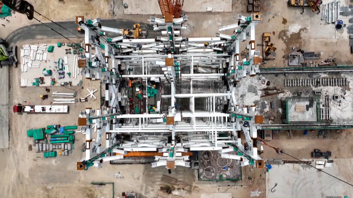wulei2020's tweet photo. China’s #first #commercial aerospace launch site is under construction in #Hainan.
2 launch complexes for #liquidrockets are about to be completed by end of 2023. 
2 complexes for #solidrocket launch missions will start construction later this year.

（Photo: Zheng Yibing） https://t.co/6lO6LSjvqi