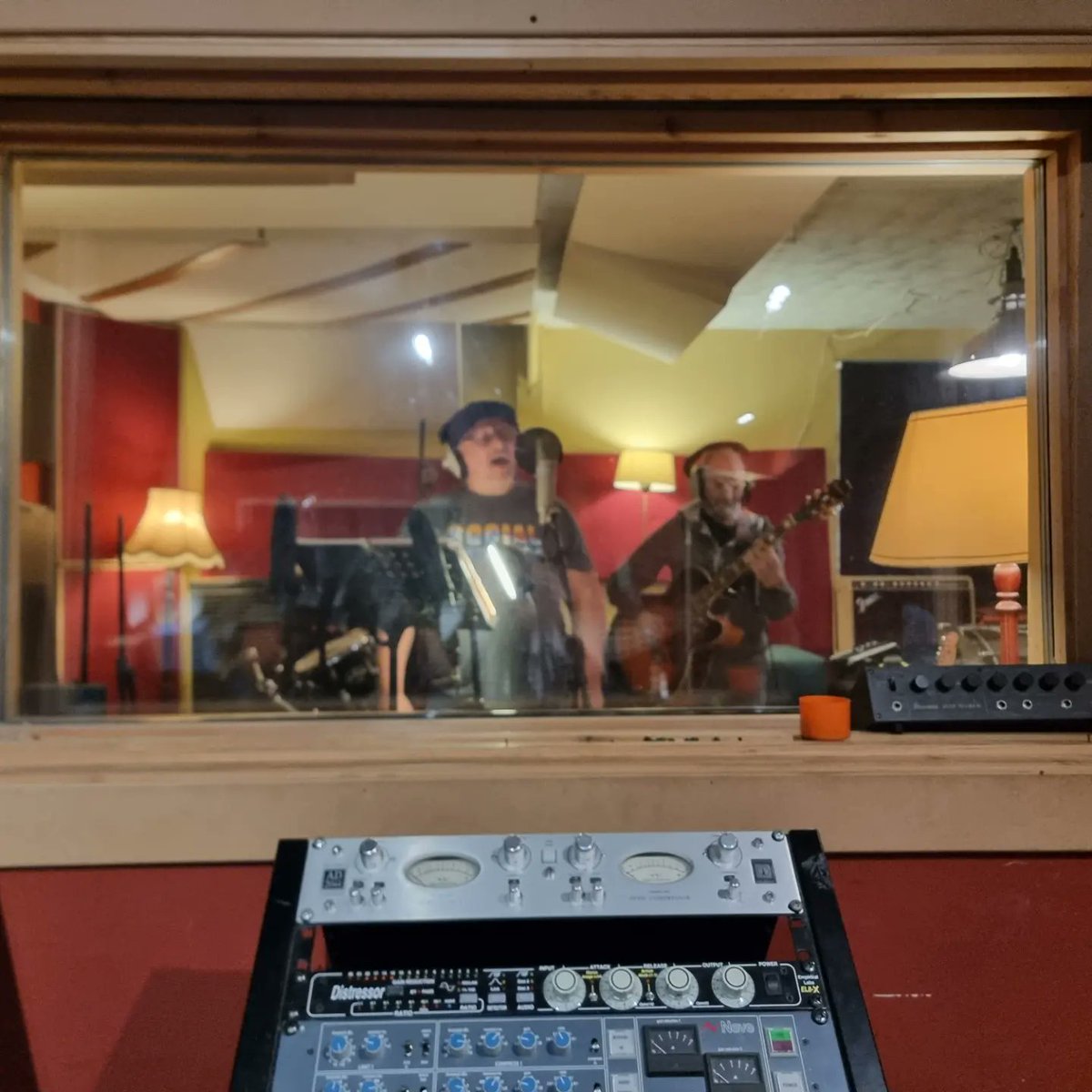 A bit of live acoustic stuff from the other day. It's always a good vibe putting it down live.