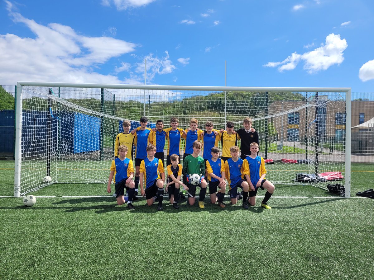 StanwellPE's tweet photo. Year 9 football team ready for their @CVSFA Cup final. Good luck boys https://t.co/vSE1iPI6xo