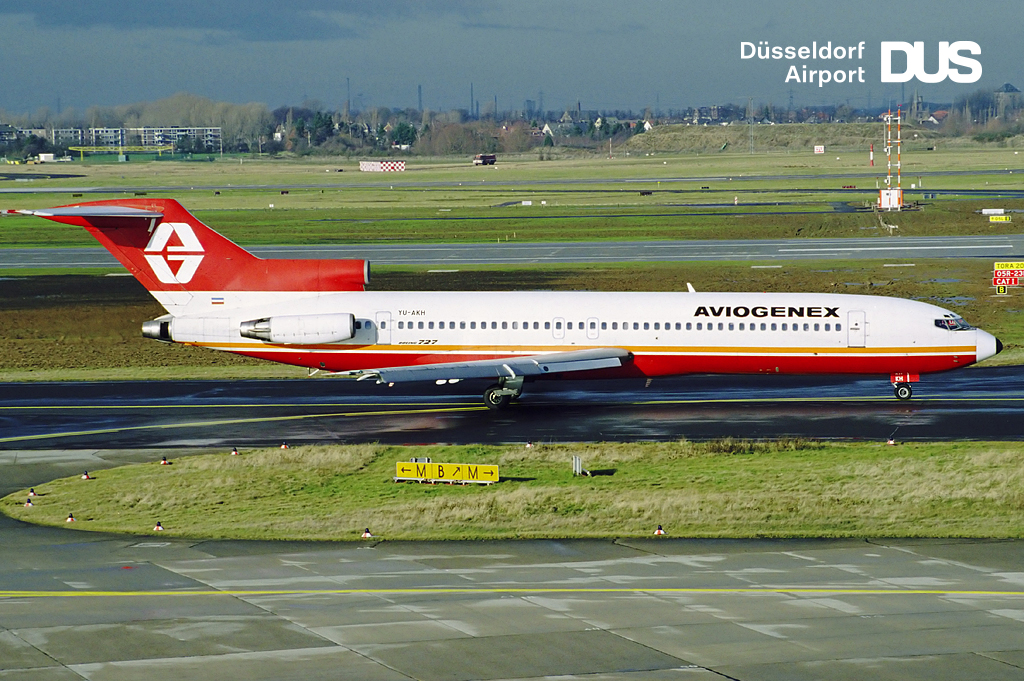 dusairport's tweet photo. #ThrowbackThursday: #Aviogenex #B727-200 (YU-AKH) im Dezember 1997 am #dusairport. #tbt #planespotting #throwbackspotting
📸 Rainer Spoddig https://t.co/OprGDirIPu