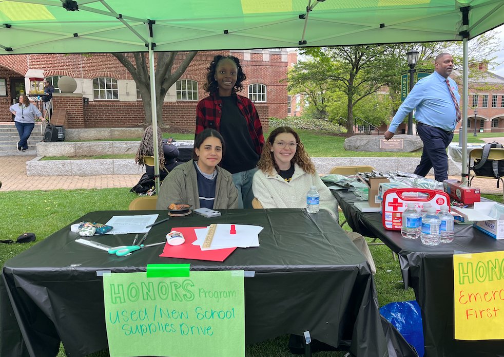 McDanielCEO's tweet photo. Over 25 #McDaniel student orgs came together for the first annual Academic Symposium Service Fair to organize small service projects for other McDaniel students. Over 600 projects were completed to benefit the local community. Thank you to everyone who participated! https://t.co/VegN9EBQAd