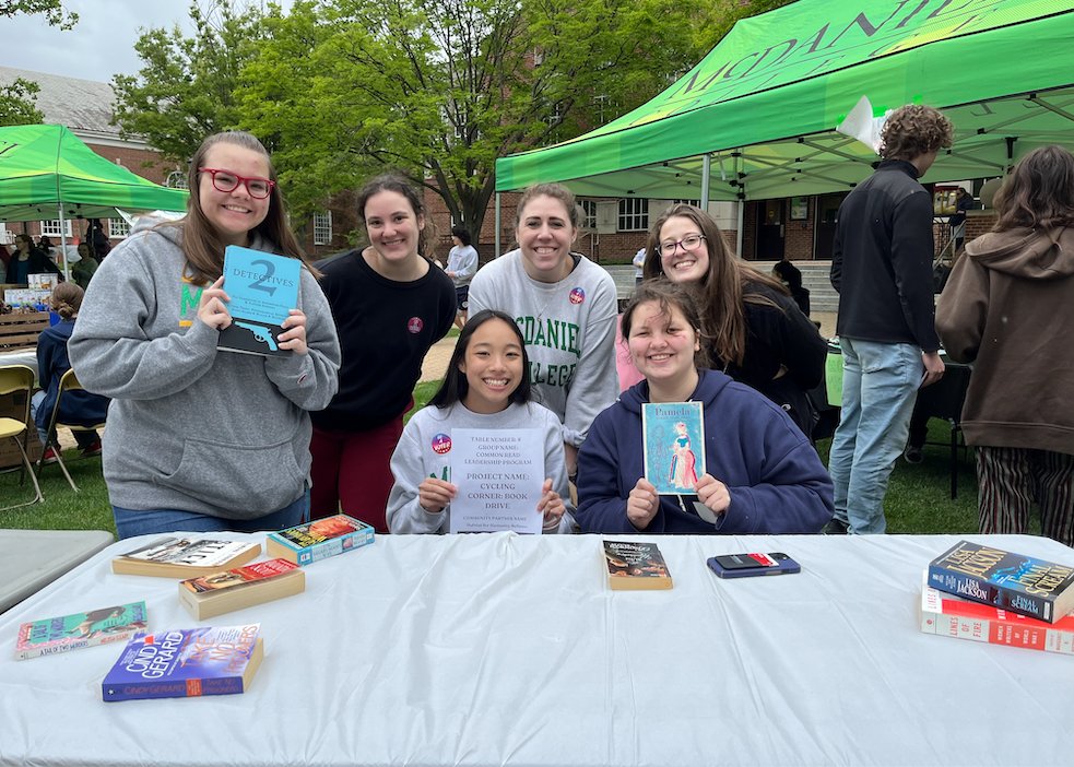 McDanielCEO's tweet photo. Over 25 #McDaniel student orgs came together for the first annual Academic Symposium Service Fair to organize small service projects for other McDaniel students. Over 600 projects were completed to benefit the local community. Thank you to everyone who participated! https://t.co/VegN9EBQAd