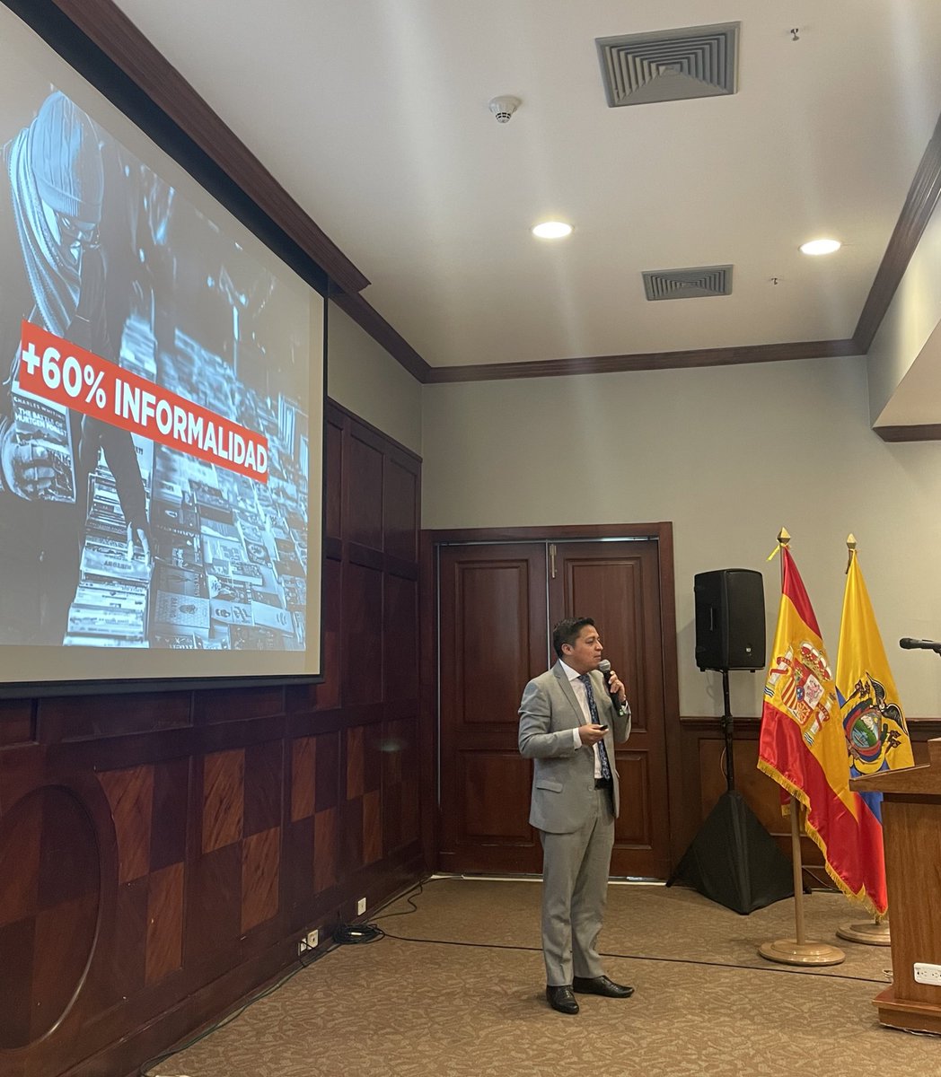 cslaulhe's tweet photo. “La recaudación representa más del 50% del PGE. La mejora de la recaudación repercute en el crecimiento del país. Es importante que los ciudadanos tengan las reglas claras” @Luis_Ramiro85 @SRIoficialEc explica las últimas medidas de la institución a los socios de @CamespaEcuador https://t.co/TfMAGwkGGZ