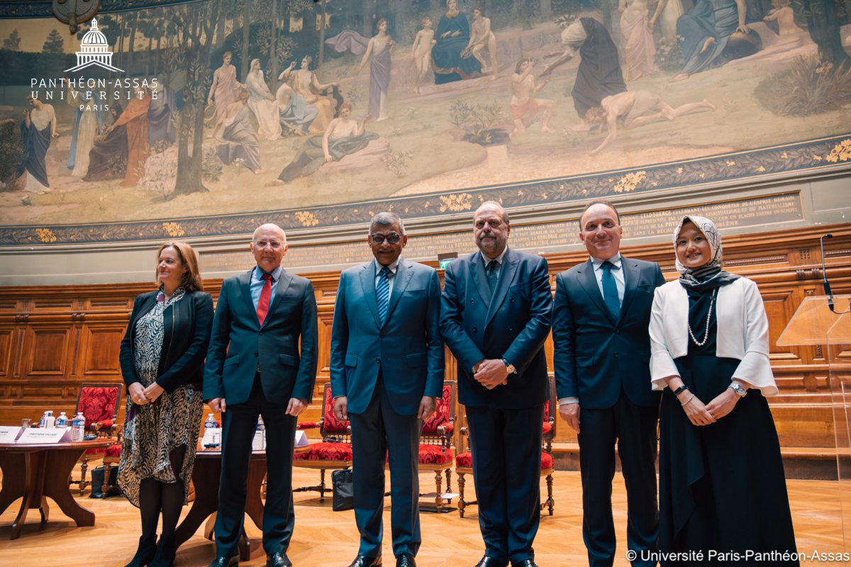 AssasUniversite's tweet photo. Grand succès pour la 3e édition du symposium France #Singapore on #law and #business qui se déroule dans le grand Amphithéâtre de la #Sorbonne👏 🎉 en présence de @sbraconnier @E_DupondM @JulieCouturier_
#RetourEnImagesAssas ⤵️
#AssasUniv #GoAssas #AssasInternational #ConfAssas https://t.co/6oR3s5lwMk