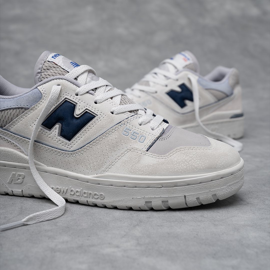 New Balance va sortir le pack 'Moon Daze', à l’occasion de son 'Grey Day', qui célèbre sa couleur iconique. Disponible ce vendredi 12 mai 👟