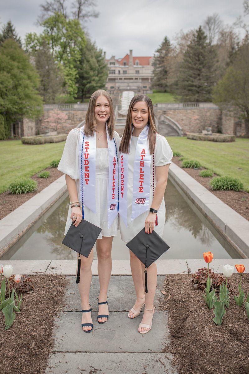 RedFlashVB's tweet image. Congratulations to Jeanie and Sydney! We look forward to seeing you graduate this weekend 🎓

🔴⚡️🏐
#GoRedFlash #RedFlashvb