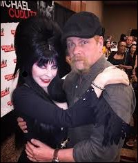 CoolmenRbornN64's tweet photo. A great picture and of @TheRealElvira and @Cudlitz at #WalkerStalker and the fans behind are waiting their turn to for a photo and meet Abraham the fallen character of #TWD https://t.co/1PXLqmcQTl