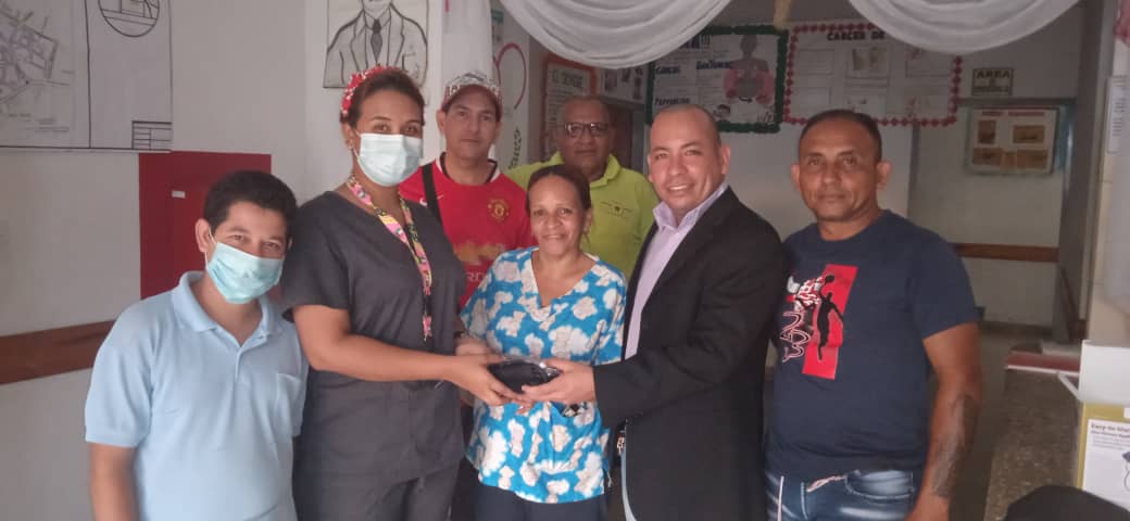 jacksonpaez19's tweet photo. Estuvimos visitando al Hospitalito dr José gregorio Hernández tinaco dónde realizamos la donación de un tensiómetro estamos preocupado por la situación de abandono de los centros médicos de cojedes le hacemos un llamado al gobierno nacional para que asuman su responsabilidad. https://t.co/AdMtq2YUpq