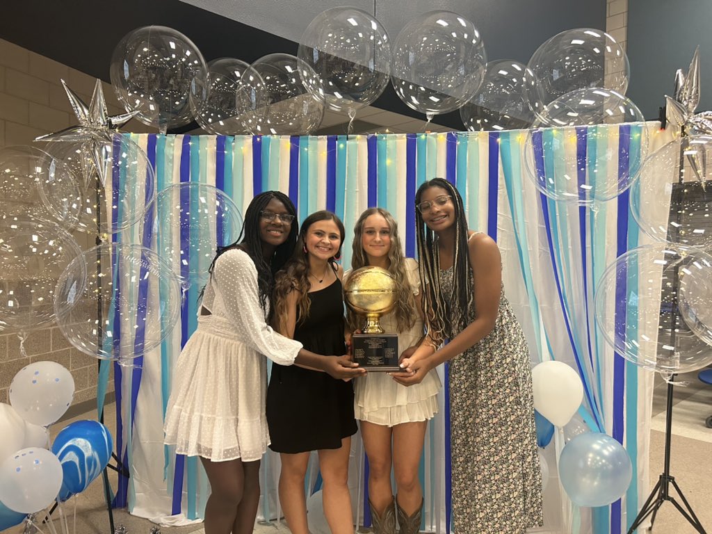 Last night was a blast….
SUPER Excited for next year! #EFND 💙💙
@ReeseHoadley @CoachFarney @kenzbernard