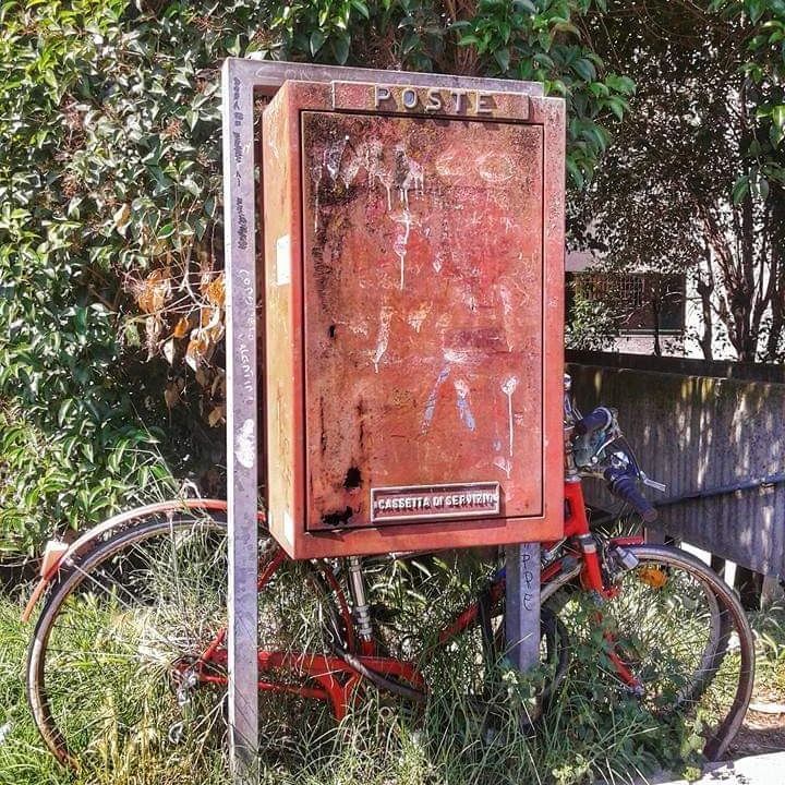 @gwaeron44 Silvia Brutti per anni ha immortalato con i suoi scatti i poster che molti di noi hanno lasciato in giro per Roma e quindi è stato un vero piacere averla con noi come newentry nella seconda tappa di Urbikerz Paste Up Fest per la quale ci ha st… instagr.am/p/CsGvksCtBLQ/