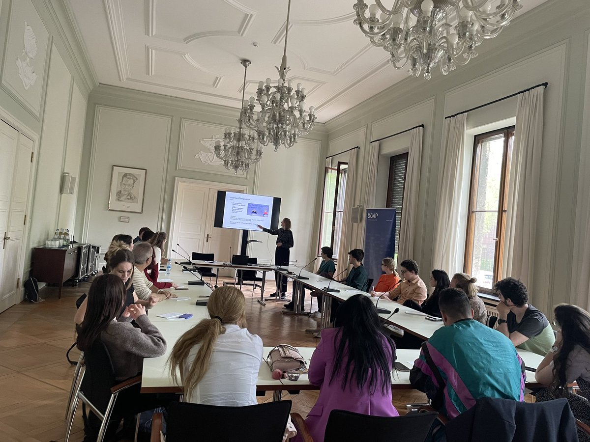 MWalterFranke's tweet photo. Ahead of #EYE23, it was a pleasure to welcome a delegation of young Europeans at @dgapev to speak about EU asylum and migration policies. Kudos to @SNiederfranke for the fantastic workshop. @Europarl_EYE https://t.co/um2Xwb35Ht