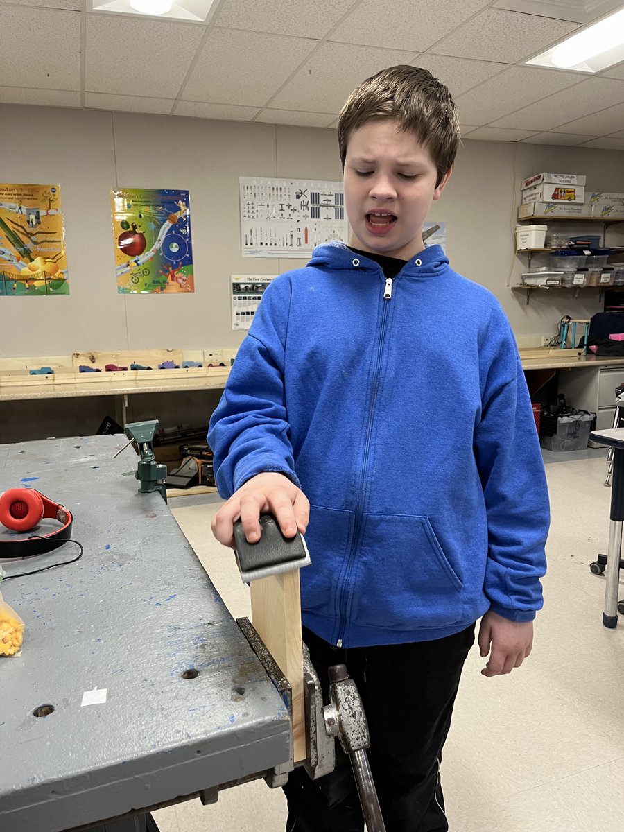ShakerRegional's tweet photo. The BMS Life Skills Class built robin nest shelves/bird feeders with Mr. Wernig in STEM class. Students cut, sanded, nailed and helped hang them around Belmont Middle School https://t.co/waqeb4cNIw
