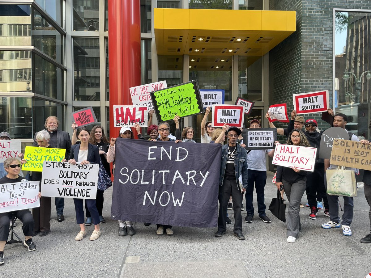 GETTING STARTED: Survivors of solitary confinement, family members of people in solitary, and other advocates are rallying outside the office of @GovKathyHochul demanding she fully implement the #HALTsolitary Law.