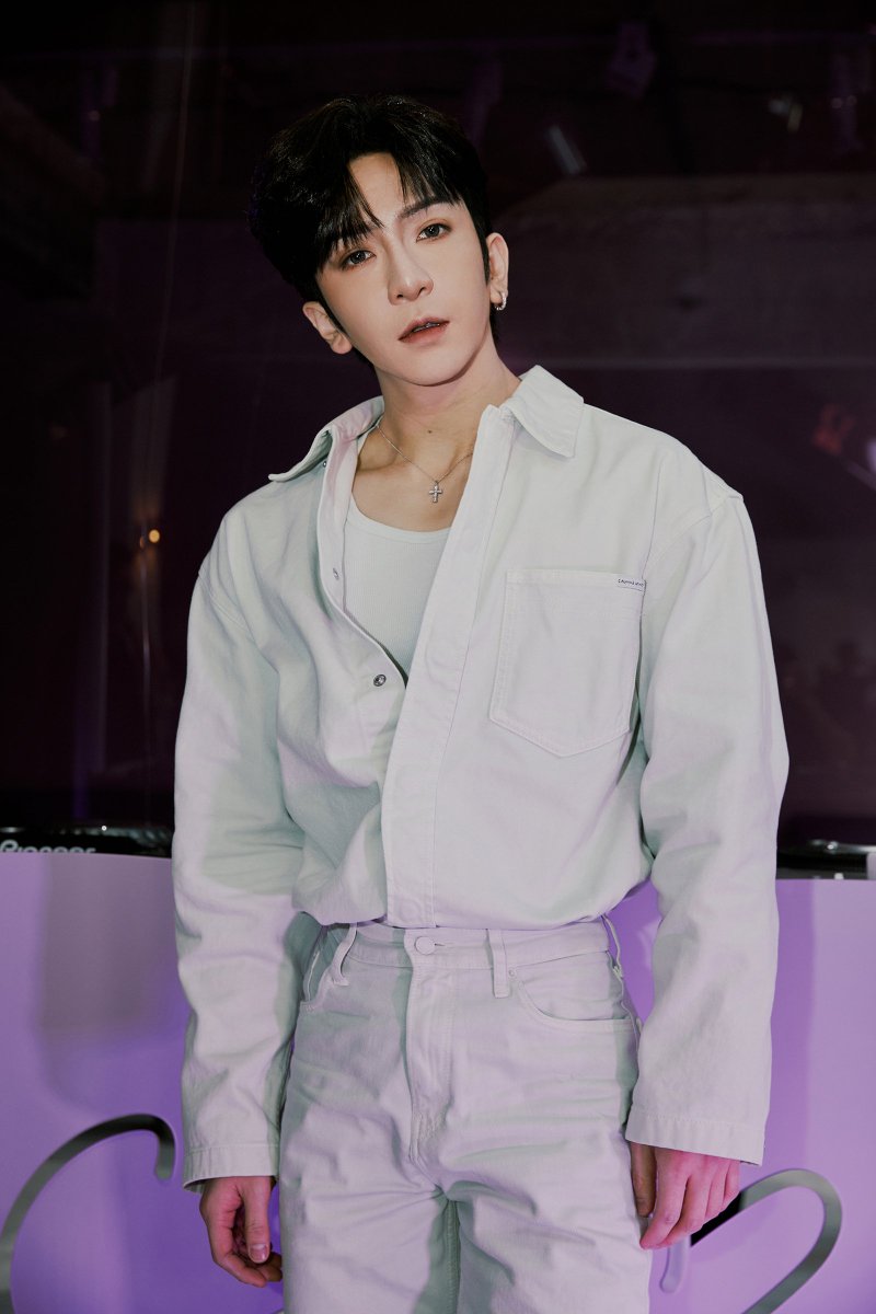 vanileung1's tweet image. #AnsonLo from Hong Kong is stunning... Thanks Calvin Klein to have Anson Lo in this event.. hope to see him again!

Also, #JENNIExCalvinKlein are stylish!

#JENNIEforCALVINKLEIN 
#AnsonLo 
#盧瀚霆 
#アンソン・ロー 
#앤손로 
#로한정 
#미러 
#마마베스트뉴아시안아티스트만다린