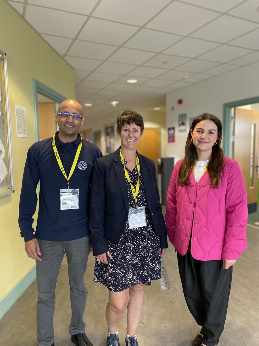 Judgemeadow's tweet photo. Year 7s exploring options and finding their calling with our 'What's My Job?' workshop at Judgemeadow! 🌟 Let's work together to achieve your career goals with @LeicesterEBC ! 💼🙌 #CareerSuccess #Judgemeadow #WhatsMyJob" https://t.co/yKifboJUun
