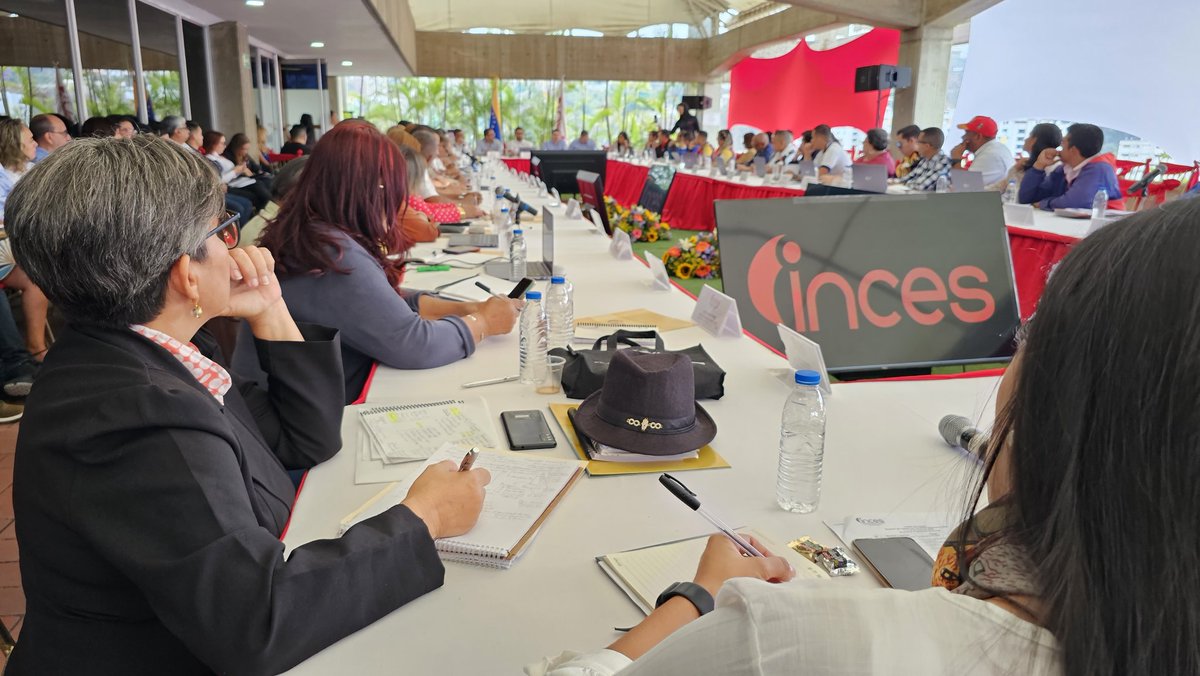 WuikelmanAngelP's tweet photo. Iniciando la 1era sesión presencial del año del Consejo de Gestión Regional del Inces realizando balance de la gestión del primer trimestre del 2023
#MaduroEsPueblo https://t.co/o0JTxLLHtf