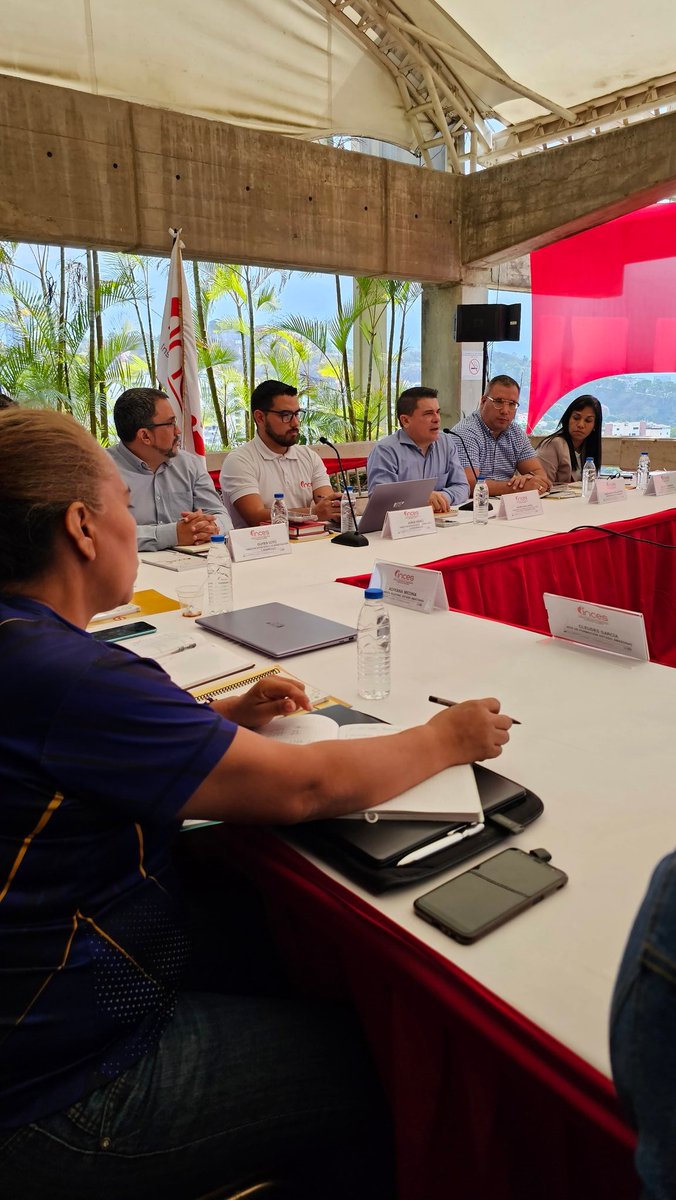 WuikelmanAngelP's tweet photo. Iniciando la 1era sesión presencial del año del Consejo de Gestión Regional del Inces realizando balance de la gestión del primer trimestre del 2023
#MaduroEsPueblo https://t.co/o0JTxLLHtf