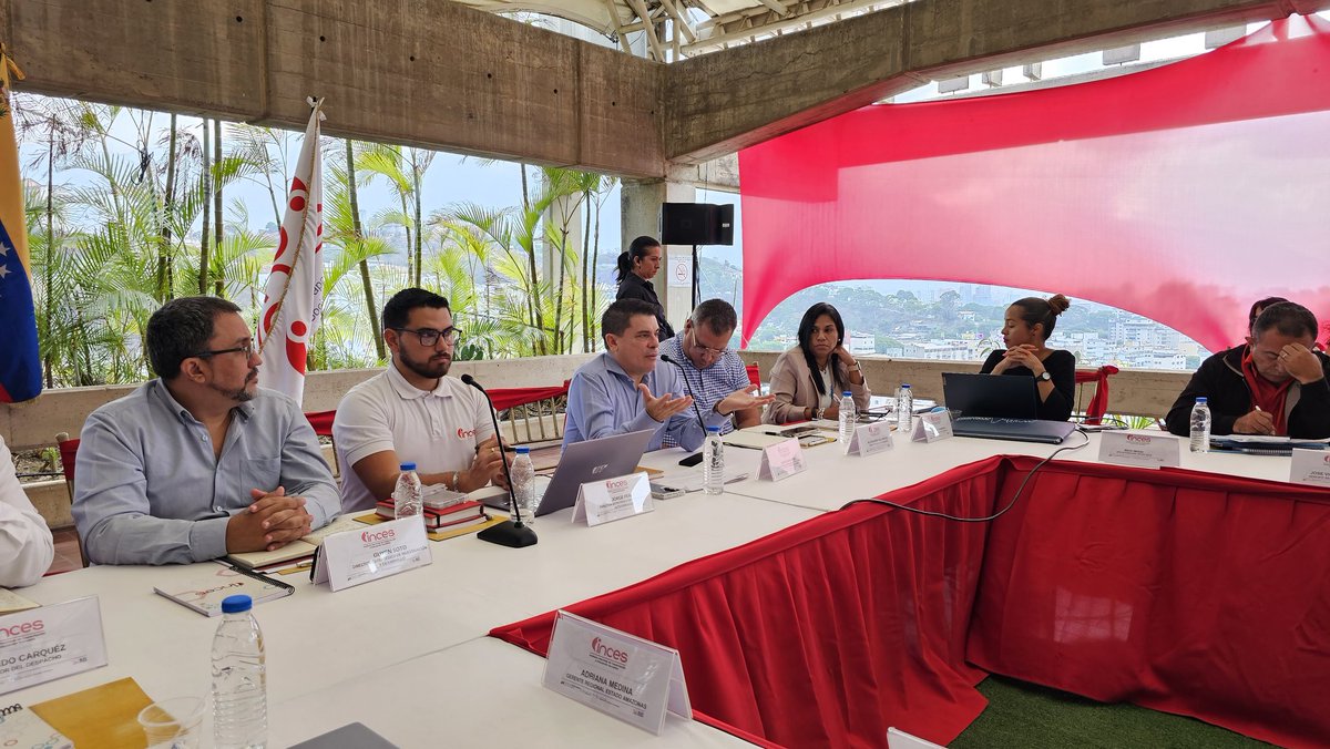 WuikelmanAngelP's tweet photo. Iniciando la 1era sesión presencial del año del Consejo de Gestión Regional del Inces realizando balance de la gestión del primer trimestre del 2023
#MaduroEsPueblo https://t.co/o0JTxLLHtf