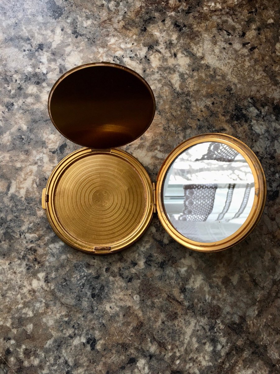 jarmgirl's tweet photo. Vintage 1940s Mirrored Compact Dorothy Gray Face Powder Cosmetic Accessory Case w Aged Patina in Golden Brass Color Metal https://t.co/ImdFcTQZX4 #gold #largecompact #dorothygray #ladiescompact #vintagecompact #1940scompact #artdecocompact #facepowder #powdercase https://t.co/D1RFDVn9cO