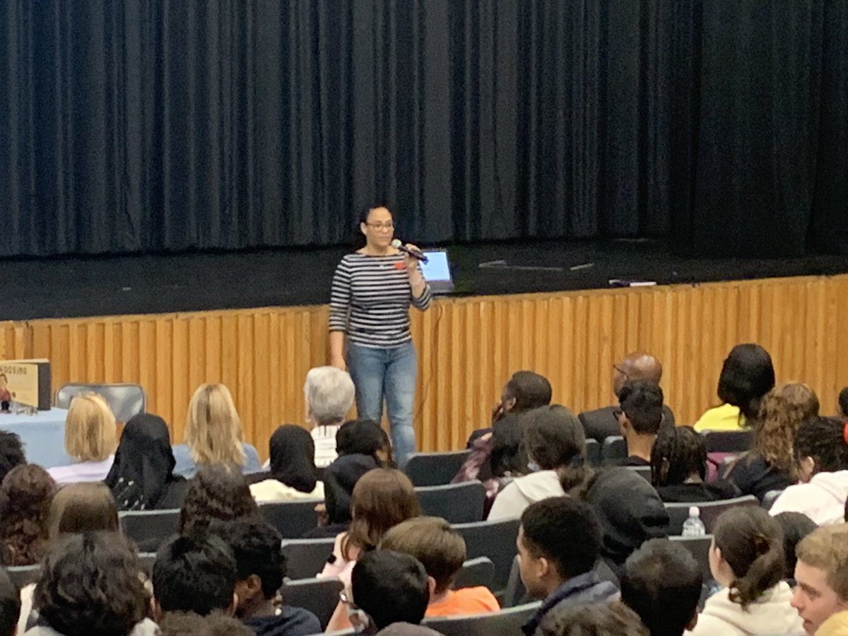 cloonanprincipl's tweet image. CMS welcomes @AngelaJoyBlog the author of Choose Brave. The book is about how Emmitt Till &amp;amp; Mamie Till-Mobley sparked the Civil Rights Movement. Our thanks to @janeaddamspeace &amp;amp; @100BMOSInc for copies of the book. @SPSSuper @StamAdvoSchools #SPSInspire ##SPSChallenge #cmsnews