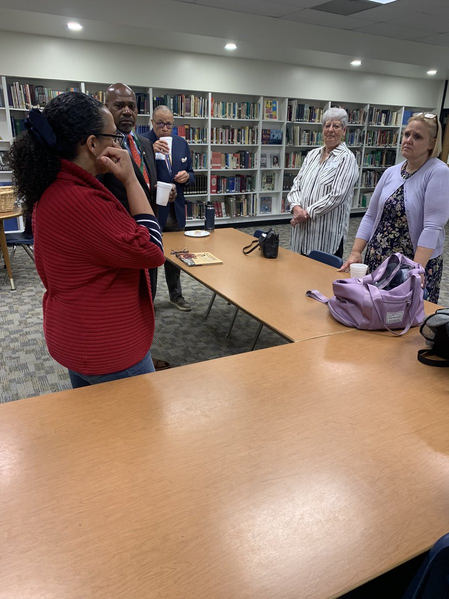 cloonanprincipl's tweet image. CMS welcomes @AngelaJoyBlog the author of Choose Brave. The book is about how Emmitt Till &amp;amp; Mamie Till-Mobley sparked the Civil Rights Movement. Our thanks to @janeaddamspeace &amp;amp; @100BMOSInc for copies of the book. @SPSSuper @StamAdvoSchools #SPSInspire ##SPSChallenge #cmsnews