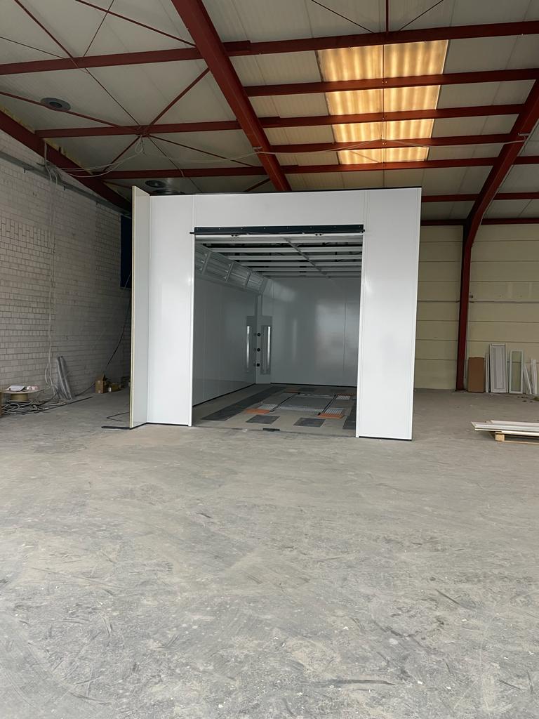 Rowitkampen's tweet photo. kW 19. Firma #jechow  in #brandenburg in der Bauphase.
Hier bauen wir eine PKW-Spritzkabine,  einen #Mischraum und drei Doppelte #vorbereitungseinheiten einschließlich #Wänden, #Verkleidungen, #Decken und #Staubabsaugung https://t.co/qN8rhllFbx
