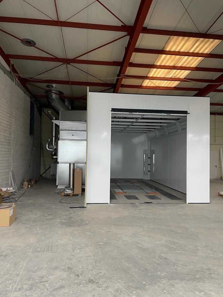 Rowitkampen's tweet photo. kW 19. Firma #jechow  in #brandenburg in der Bauphase.
Hier bauen wir eine PKW-Spritzkabine,  einen #Mischraum und drei Doppelte #vorbereitungseinheiten einschließlich #Wänden, #Verkleidungen, #Decken und #Staubabsaugung https://t.co/qN8rhllFbx