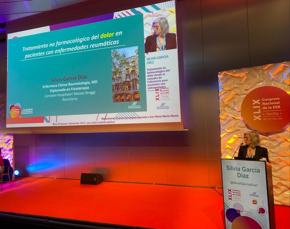 SlviaGarciaDia1's tweet photo. Mesa Enfermería en el Congreso Nacional  Reumatología Sevilla 2023🥰Gracias por vuestra  confianza en mi para la presentación “tratamientos  no  farmacológicos para el dolor en enfermedades reumáticas“ @gteser @nursescsi @ConsorciCSI #SER2023 #infereucat https://t.co/k9p3LpEB9o