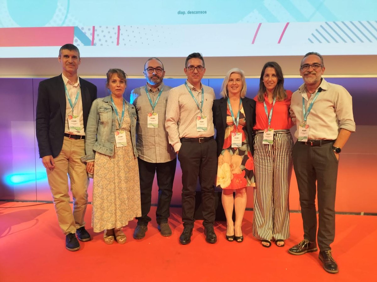 SlviaGarciaDia1's tweet photo. Mesa Enfermería en el Congreso Nacional  Reumatología Sevilla 2023🥰Gracias por vuestra  confianza en mi para la presentación “tratamientos  no  farmacológicos para el dolor en enfermedades reumáticas“ @gteser @nursescsi @ConsorciCSI #SER2023 #infereucat https://t.co/k9p3LpEB9o