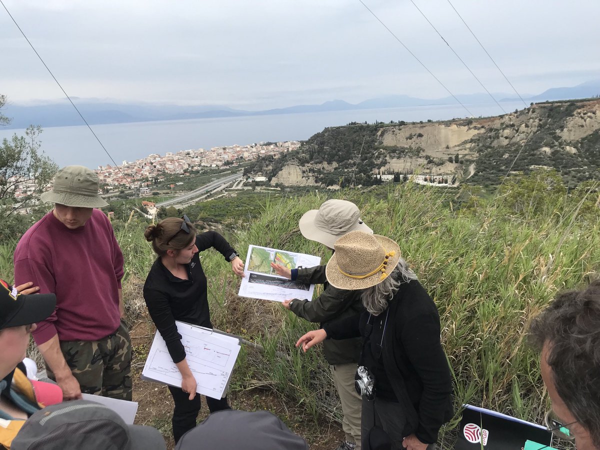 RLacassin's tweet photo. Discussing how to use marine terraces to measure uplift and crustal-scale elastic #flexure.
@IPGP_officiel “Living Faults” field course in front of the famous #Corinth marine terraces. https://t.co/OpJt2PuAk0