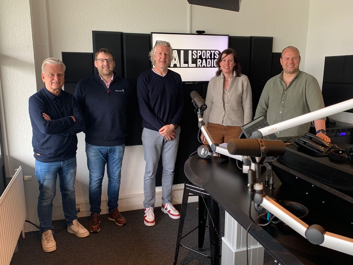 ALLsportsradio (@sportsradionl) on Twitter photo Vanmiddag <a href="/UniekSporten/">Uniek Sporten</a> Vandaag gemist? <a href="/ronlemmens/">Ron Lemmens</a> en <a href="/NikeBoor/">Nike Boor</a> ontvingen paratriatleet Geert Schipper, <a href="/Rolstoelbsktbal/">Nederlands Rolstoelbasketbal Team</a> bondscoach <a href="/cvrootselaar/">Cees van Rootselaar</a> en Frank Burghout en Sophie Martens van <a href="/Allianz/">Allianz</a>. Luister het nu terug via: allsportsradio.nl/artikel/3276/uโฆ <a href="/fondsGsport/">Fonds Gehandicaptensport</a> @parawatcher Vanmiddag <a href="/UniekSporten/">Uniek Sporten</a> Vandaag gemist? <a href="/ronlemmens/">Ron Lemmens</a> en <a href="/NikeBoor/">Nike Boor</a> ontvingen paratriatleet Geert Schipper, <a href="/Rolstoelbsktbal/">Nederlands Rolstoelbasketbal Team</a> bondscoach <a href="/cvrootselaar/">Cees van Rootselaar</a> en Frank Burghout en Sophie Martens van <a href="/Allianz/">Allianz</a>. Luister het nu terug via: allsportsradio.nl/artikel/3276/uโฆ <a href="/fondsGsport/">Fonds Gehandicaptensport</a> @parawatcher