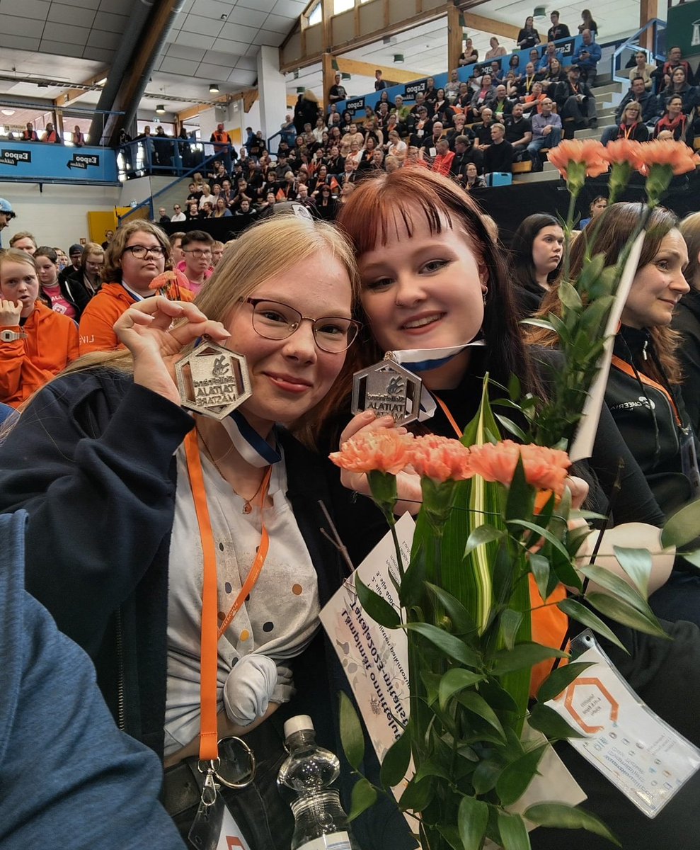 Onnea! Huikea suoritus! Ravintola- ja cateringpalvelut -lajin Taitaja-finaalissa voitti hopeaa kilpailupari Aino Leinonen ja Enni Saari, valmentajina Tarja Härkönen ja Anu Kemppainen. 
<a href="/KAO_twiittaa/">Kainuun ammattiopisto KAO</a>
#taitaja2023
#OlePro
#ammatillinenkoulutus