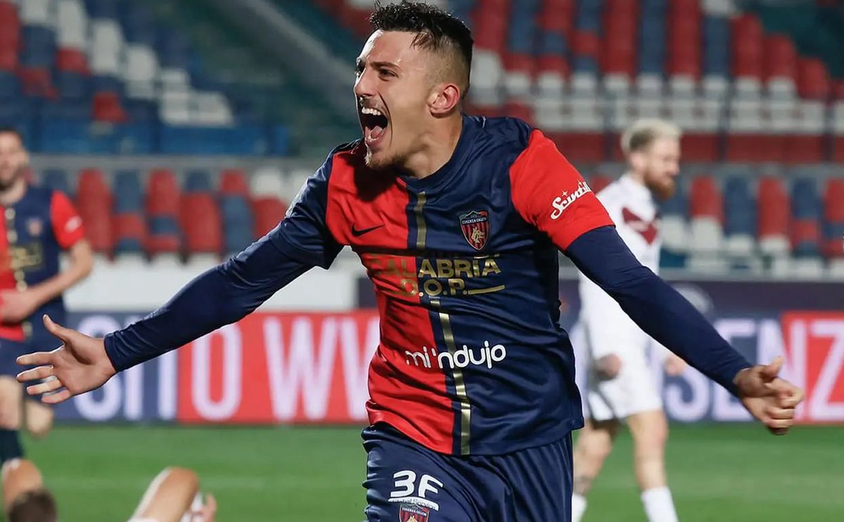 teoocchiuto's tweet image. No all’Italia per salvare il #Cosenza. Marco #Nasti ha rinunciato alla convocazione dell’Italia per il Mondiale Under 20 pur di rimanere in maglia rossoblu nelle ultime due gare di regular season, più gli eventuali playout. 

#SerieBKT